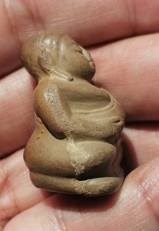 พระสังกัจจายน์ลอยองค์ หลวงพ่อกวย วัดโฆสิตาราม เนื้อดินเผา อุดกริ่ง จ.ชัยนาท เคาะเดียว