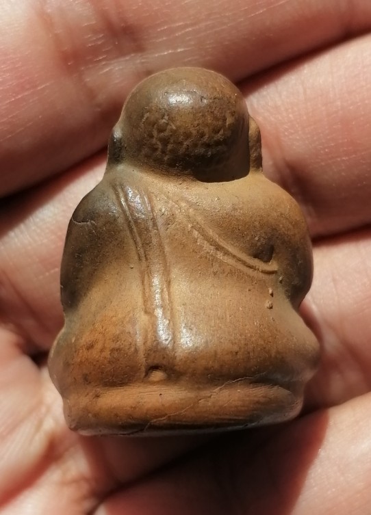 พระสังกัจจายน์ลอยองค์ หลวงพ่อกวย วัดโฆสิตาราม เนื้อดินเผา อุดกริ่ง จ.ชัยนาท เคาะเดียว