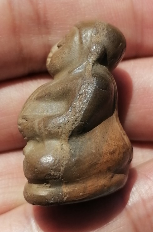 พระสังกัจจายน์ลอยองค์ หลวงพ่อกวย วัดโฆสิตาราม เนื้อดินเผา อุดกริ่ง จ.ชัยนาท เคาะเดียว