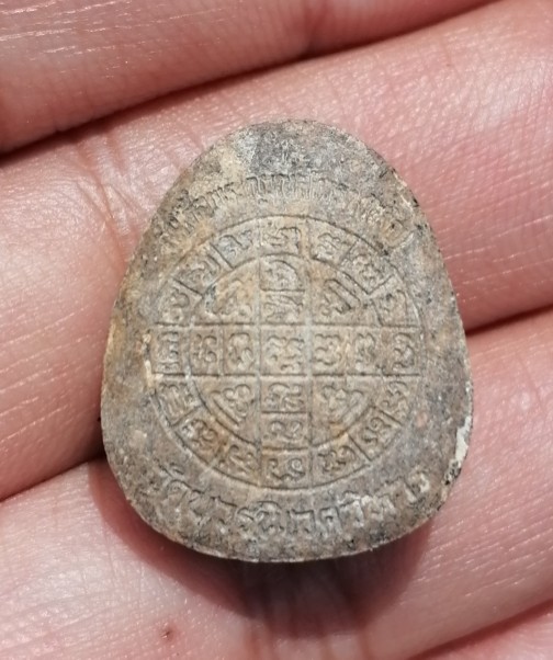 พระปิดตาหลวงปู่โต๊ะ เนื้อผงใบลานแก่น้ำมันตังอิ้ว แช่น้ำมนต์ นำฤกษ์ วัดบวรนิเวศ ปี 2523 เคาะเดียว