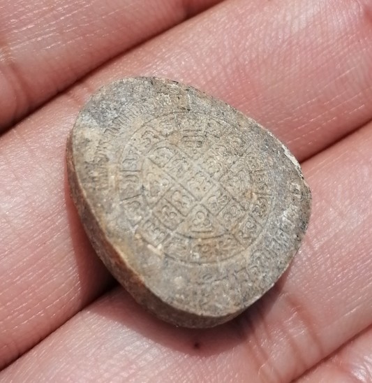 พระปิดตาหลวงปู่โต๊ะ เนื้อผงใบลานแก่น้ำมันตังอิ้ว แช่น้ำมนต์ นำฤกษ์ วัดบวรนิเวศ ปี 2523 เคาะเดียว