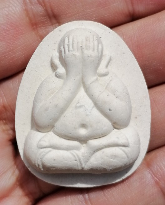 พระปิดตาแจกทานหลวงพ่อคูณ แท้ทันหลวงพ่อคูณ รุ่นคูณพันล้าน ปี ๒๕๕๗ ราคาเบาๆ เคาะเดียว(1)