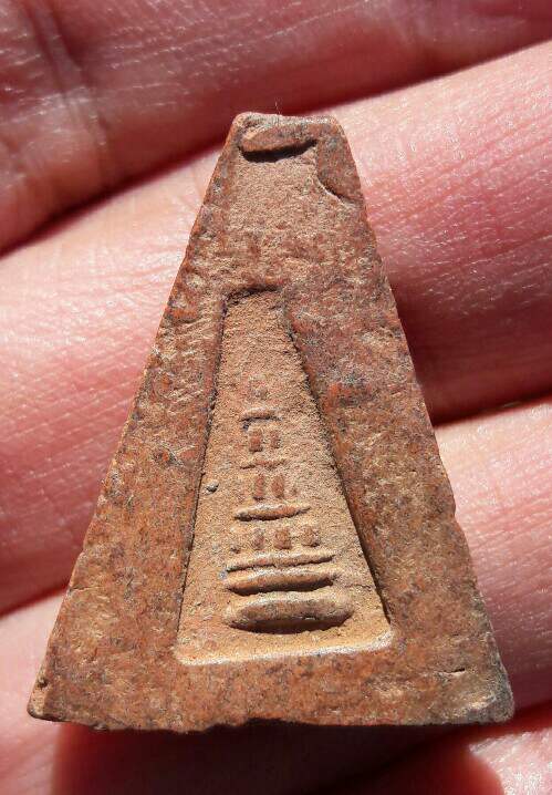 พระผงสุพรรณ รุ่นจงอางศึก วัดพระศรีรัตนมหาธาตุ จ.สุพรรณบุรี ปี 2510-2511 เคาะเดียว