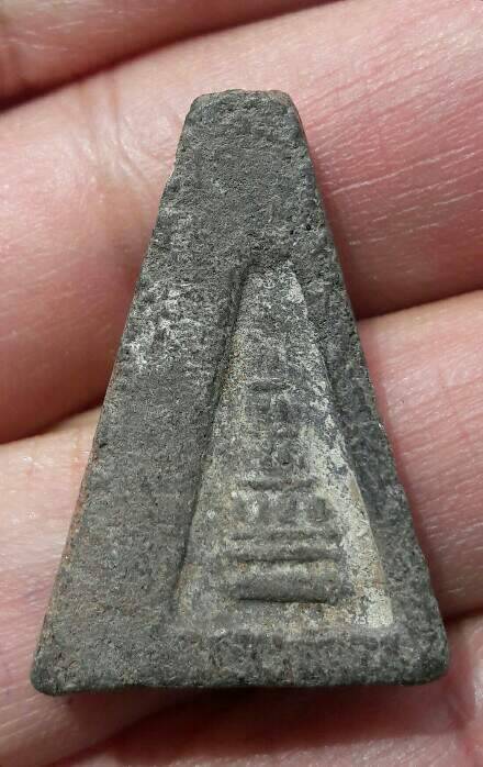 พระผงสุพรรณ รุ่นจงอางศึก วัดพระศรีรัตนมหาธาตุ จ.สุพรรณบุรี ปี 2510-2511 เคาะเดียว