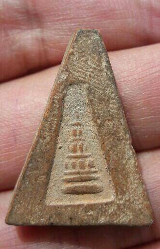 พระผงสุพรรณ รุ่นจงอางศึก วัดพระศรีรัตนมหาธาตุ จ.สุพรรณบุรี ปี 2510-2511 เคาะเดียว