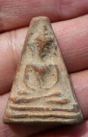 พระผงสุพรรณ รุ่นจงอางศึก วัดพระศรีรัตนมหาธาตุ จ.สุพรรณบุรี ปี 2510-2511 เคาะเดียว