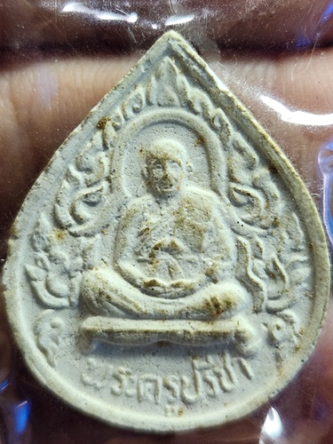 วัดดอนโพธิ์ทอง สุพรรณบุรี พระผง หลวงพ่อฮวด  ฝังตะกรุด 1 ดอก