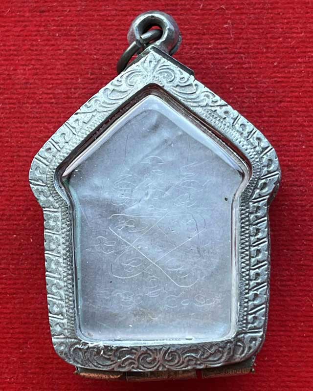 พระขุนแผน ไม่ทราบที่ ด้านหลังมีรอยจารมือ พร้อมกรอบ ใครชอบจัดไปครับ