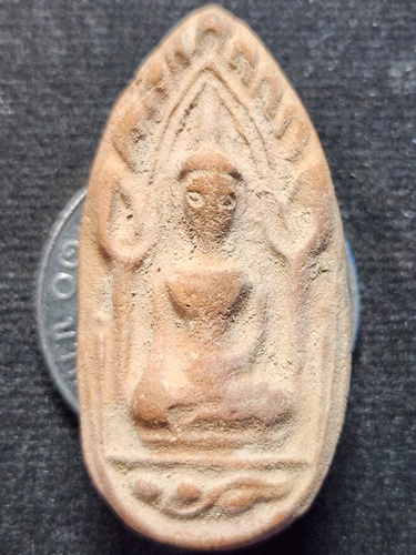 วัดรัตนชัย จ.อยุธยา พระขุนแผนไข่ผ่าซีก พิธีจตุรพิธพรชัย ปี 2518 เนื้อดิน  (หลวงพ่อกวย ปลุกเสก)