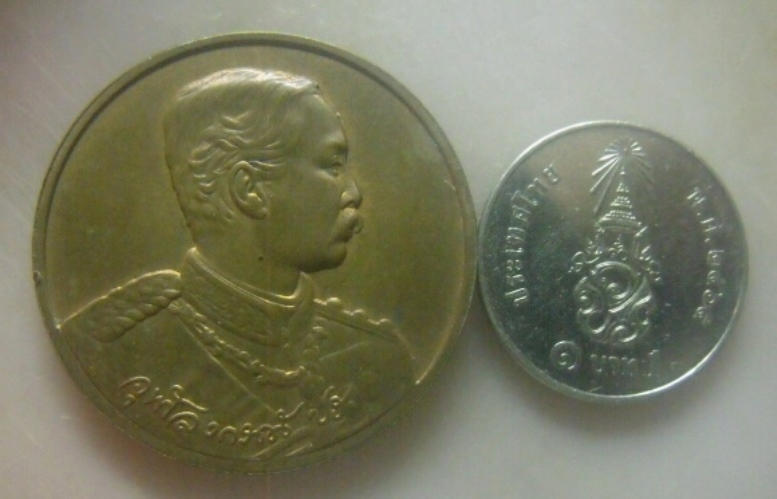 **เบาๆ**เหรียญจุฬาลงกรณ์ ที่ระลึก ๙๐ ปี ธนาคารไทยพาณิชย์ ปี ๒๕๔๐**บล็อกกองกษาปณ์ สวยๆ