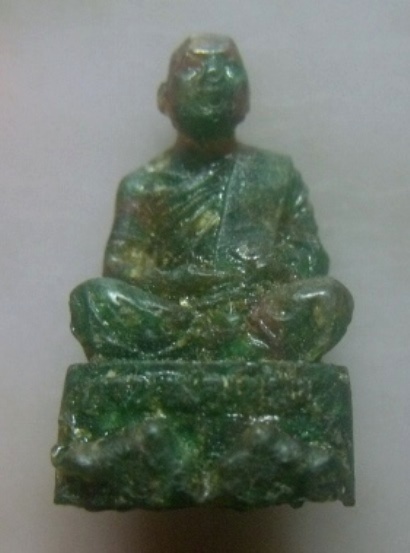 **เบา​ๆ​**รูปเหมือนหลวงพ่อเขียน วัดกะทิง รุ่นปลอดภัยดี มีลาภ เนื้อเรซิ่นผสมพลอย จ.จันทบุรี**สวยๆ