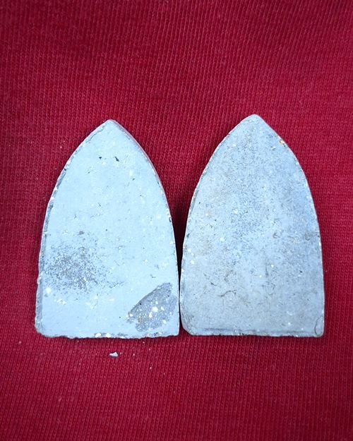 พระผงผสมว่าน หลวงพ่อทวด วัดช้างให้ (ไม่ทราบที่) 2องค์