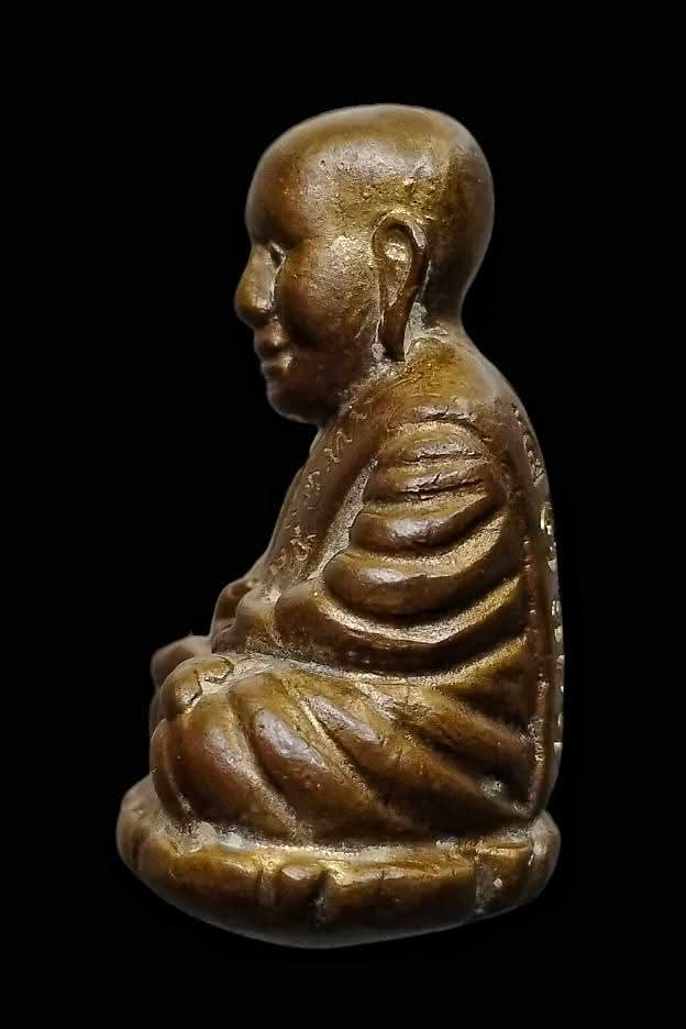 พระหลวงปู่ทวดรูปหล่อเศียรโต หมื่นยันต์ อาจารย์แดง วัดไร่ จ.ปัตตานี รุ่นกฐิน51(ลังกาสุกะ) เนื้อนวะ