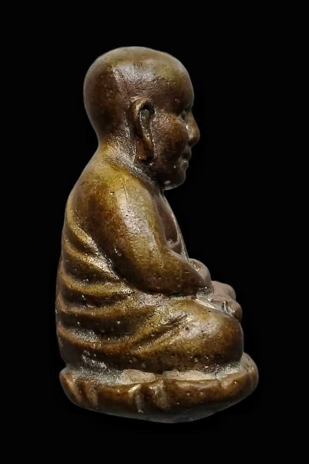 พระหลวงปู่ทวดรูปหล่อเศียรโต หมื่นยันต์ อาจารย์แดง วัดไร่ จ.ปัตตานี รุ่นกฐิน51(ลังกาสุกะ) เนื้อนวะ