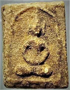 *หลวงพ่อโบสถ์น้อย รุ่นแรก ปี๒๔๘๑ พิมพ์สี่เหลี่ยมสมาธิซุ้มครอบแก้ว เนื้อผงเกสร วัดอมรินทร์*