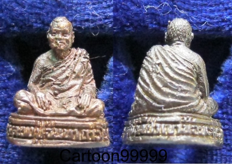 จัดให้ ๒ พิมพ์ครับ (เล็ก+ใหญ่) รูปหล่อหลวงปู่จันทา วัดป่าเขาน้อย พิจิตรครับ หายาก สวยเดิมๆ ครับผม