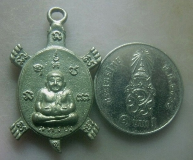 **เบาๆ**เหรียญหล่อพญาเต่าเรือน รุ่นเต่าหล่อเงินเฟื่องฟู หลวงปู่หลิว วัดไร่แตงทอง ปี ๒๕๖๐**สวยๆ