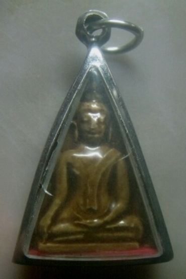 **เบาๆ**พระนางพญาเสน่ห์จันทร์เคลือบ รุ่นสมบูรณ์ทรัพย์ สมเด็จพระญาณสังวร วัดบวร ปี ๒๕๔๗**ใส่กรอบพร้อม