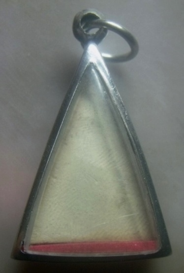 **เบาๆ**พระนางพญาเสน่ห์จันทร์เคลือบ รุ่นสมบูรณ์ทรัพย์ สมเด็จพระญาณสังวร วัดบวร ปี ๒๕๔๗**ใส่กรอบพร้อม