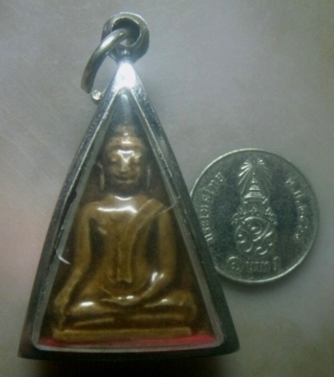 **เบาๆ**พระนางพญาเสน่ห์จันทร์เคลือบ รุ่นสมบูรณ์ทรัพย์ สมเด็จพระญาณสังวร วัดบวร ปี ๒๕๔๗**ใส่กรอบพร้อม