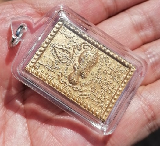 พระผงเพชรพญาธร ทาทอง หลวงปู่หมุน ฐิตสีโล ออกวัดซับลำใย ปี 2543 เลี่ยมหนาๆ เคาะเดียว