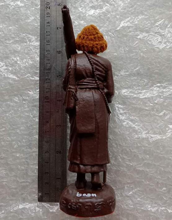 พระบูชา หลวงปู่หมุน ฐิตสีโล สูง6.5นิ้ว เนื้อผงเเร่เหล็กน้ำพี้ เศรษฐีศรีสะเกษ ปี2563 สีน้ำตาล เลข2013