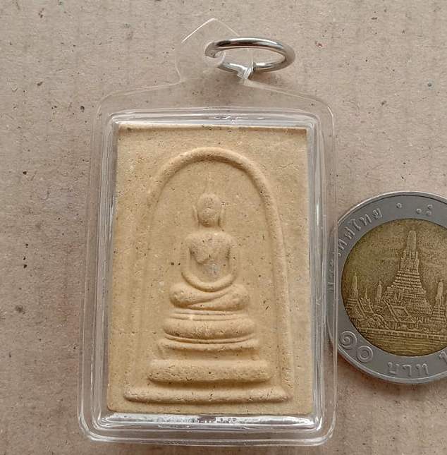 สมเด็จเข่าอุ หลวงปู่หมุน วัดป่าหนองหล่ม เลี่ยมกันน้ำพร้อมใช้