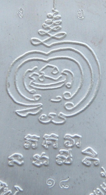 เหรียญเจริญพร หลวงพ่อสัญญา(คง)วัดกลางบางแก้ว นครปฐม ปี2556หมายเลข18 เนื้อเงินลงยาสีน้ำเงิน+กล่องเดิม