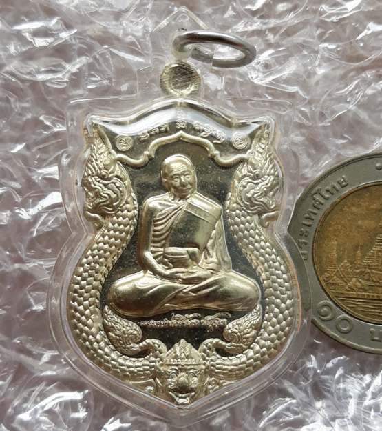 เหรียญหลวงปู่เกลี้ยง วัดเนินสุทธาวาส ชลบุรี ปี2555 รุ่นเสมารัตนมงคล เนื้ออัลปาก้า เลข78 เลี่ยมกันน้ำ