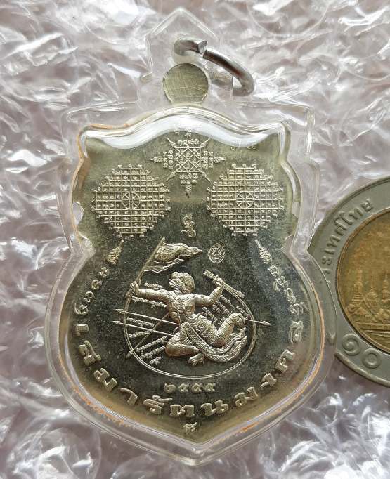 เหรียญหลวงปู่เกลี้ยง วัดเนินสุทธาวาส ชลบุรี ปี2555 รุ่นเสมารัตนมงคล เนื้ออัลปาก้า เลข78 เลี่ยมกันน้ำ