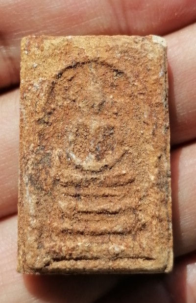 สมเด็จบางขุนพรหมแช่น้ำมนต์ พิมพ์ฐานแซม วัดบางขุนพรหม พร้อมกล่องเดิม ปี 2547 เคาะเดียว