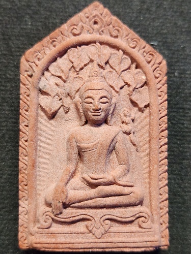 วัดน้อยชมภู่ จ.สุพรรณบุรี  พระสมเด็จปรกโพธิ์ หลวงปู่นาม  หลังรูปเหมือน (เนื้อแดง) 