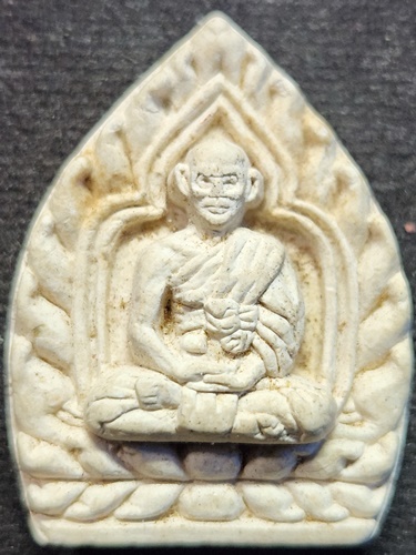 วัดดอนไร่ สุพรรณบุรี พระผงหลวงพ่อมุ่ย  รุ่นเจ้าสัว 2555(ปู่นาม น้อยชมภู่ พ่อสมบุญ ลำพันบองปลุกเสก)