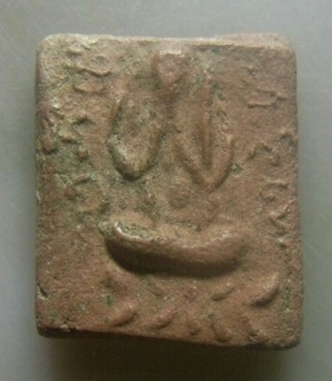 **เบาๆ**พระปิดตานั่งบัว ข้างยันต์มะอะอุ เนื้อดิน เก่าๆ ไม่ทราบที่**สวยๆ เชิญชมครับ