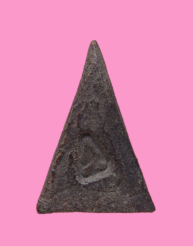 นางพญา หลังพระปิดตา หลวงปู่เกลี้ยง วัดเนินฯ ชลบุรี ปี 2497 (หายาก)