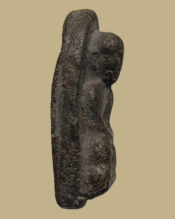 หลวงพ่อทวด วัดช้างให้ จ.ปัตตานี พิมพ์กลางลึกหน้าโหนก เนื้อว่าน ปี ๒๔๙๗