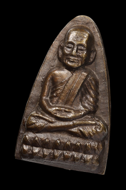 หลวงปู่ทวด หลังหนังสือปี 24 เนื้อทองเหลืองรมดำ หลัง 3 จุด 