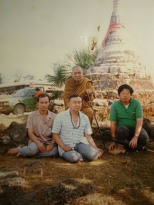 ล็อกเก็ตสมเด็จพระญาณสังวร วัดบวรนิเวศ รุ่นแรก ปี 2528 กะไหล่ทองลงยา หายาก สวยมากค่ะ