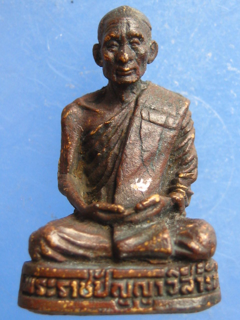 รูปหล่อ หลวงปู่เหลือง วัดกระดึงทอง บุรีรัมย์