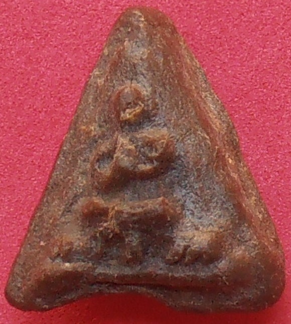 พระหลวงพ่อพิณ วัดอุบลวรรณาราม ราชบุรี พิมพ์สามเหลี่ยมพนมมือ