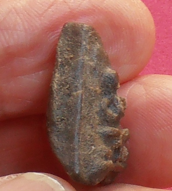 พระหลวงพ่อพิณ วัดอุบลวรรณาราม ราชบุรี พิมพ์สามเหลี่ยมพนมมือ