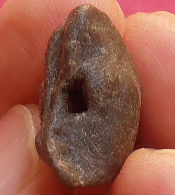 พระหลวงพ่อพิณ วัดอุบลวรรณาราม ราชบุรี พิมพ์สามเหลี่ยมพนมมือ