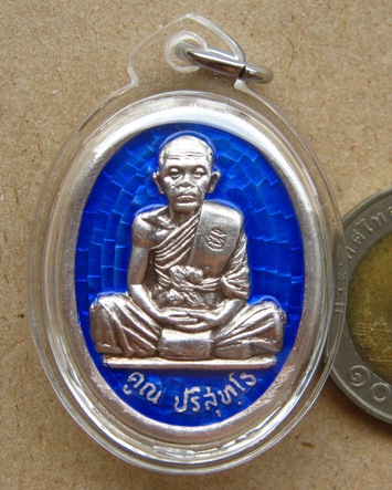 เหรียญหลวงพ่อคูณ รุ่นสร้างบารมี ปี 2536 เนื้อเงินลงยา เลี่ยมกันน้ำพร้อมใช้ 