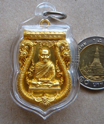 เหรียญเสมาฉลุ มหามงคล หลวงพ่อจรัญ วัดอัมพวัน สิงห์บุรี ปี2554เนื้อบรอนซ์นอกชุบทอง เลข1116พร้อมกล่องเ