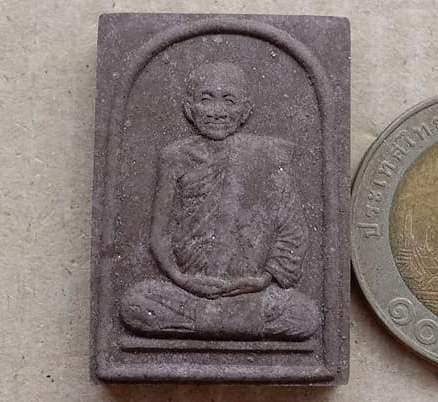 พระผงรูปเหมือน อายุครบ8รอบ หลวงปู่ญาท่านสวน ฉนฺทโร วัดนาอุดม จ อุบลราชธานี ปี2548