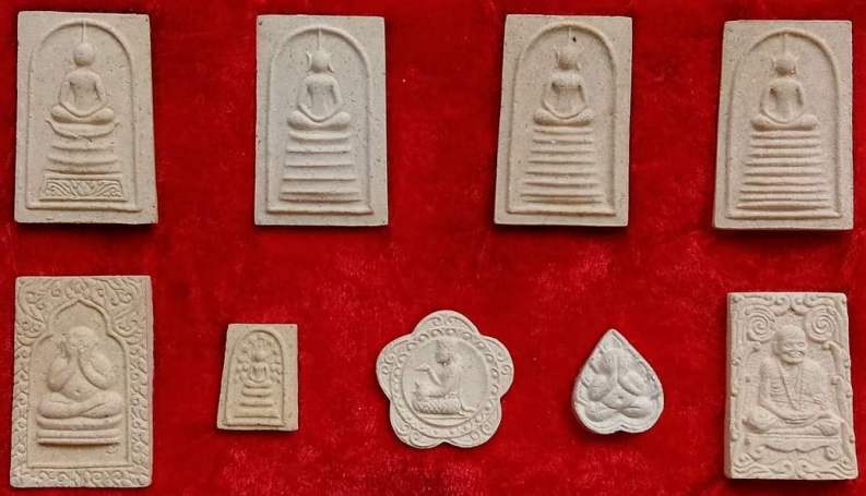 พระชุดสมเด็จผงพุทธคุณทั้ง 9 หลวงปู่เครื่อง วัดเทพสิงขร จ.อุดรธานี พร้อมกล่องเดิม