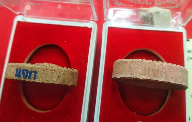 2องค์ พระผง(แจก) หลวงพ่อทอง วัดบ้านไร่ รุ่นดวงเศรษฐี เงินทองไหลมา ปี2562 หลังจาร+หลังยันต์+กล่อง