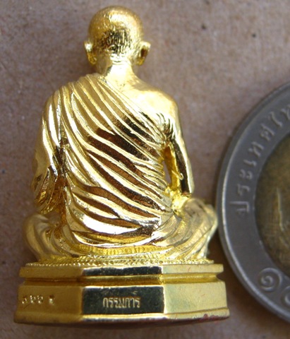 รูปหล่อหลวงพ่อคูณ ปี2556เลข966 รุ่นอายุวัฒนมงคล90 เนื้อทองฝาบาตร แยกจากชุดกรรมการ สร้าง999ชุด