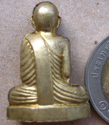 รูปเหมือนปั๊ม ก้นลายเซ็นต์ หลวงปู่เจือ วัดกลางบางแก้ว นครปฐม ปี2552เลข2099 เนื้อทองเหลือง พร้อมกล่อง