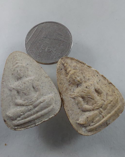 " พระผงหยก สว. (90 พรรษา สมเด็จย่า) วัดพระแก้ว จ.เชียงราย หลังสว.สมเด็จย่า ปี 2534 ทีเดียว 2 องค์ครั